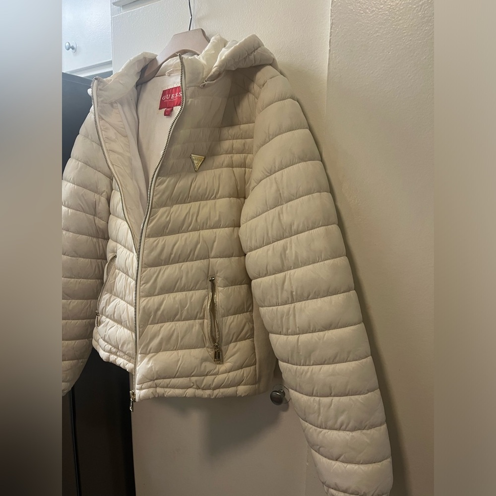 ✨Guess Women's Cream Quilted Puffer! 
 lined VERY Warm and has detachable hood!✨